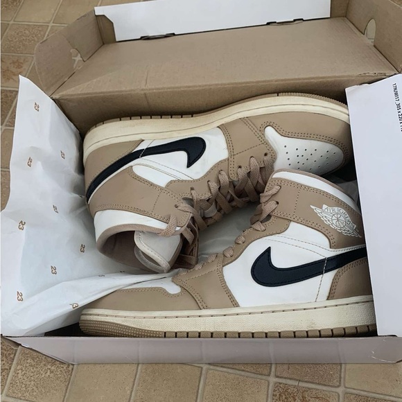 Air Jordan 1 Mid - Picture 4 of 4